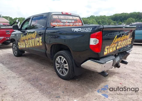 2017 Toyota Tundra Sr5 Plus 5.7L V8 z USA, uszkodzony, nr VIN 5TFDY5F10HX641630
